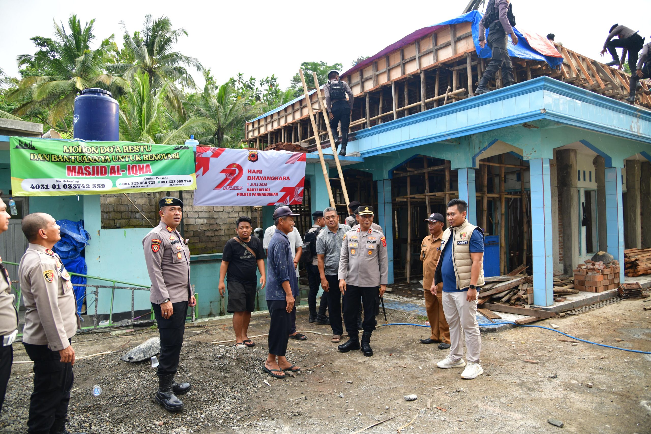 Polres Pangandaran Gelar Bakti Religi Bersih-Bersih Mesjid Al-Iqna Sambut HUT Bhayangkara ke-79